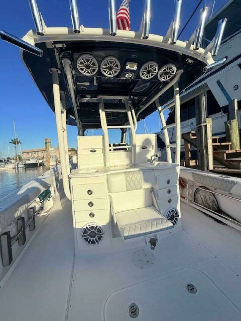 2014 Everglades 355 Center Console - Image 27
