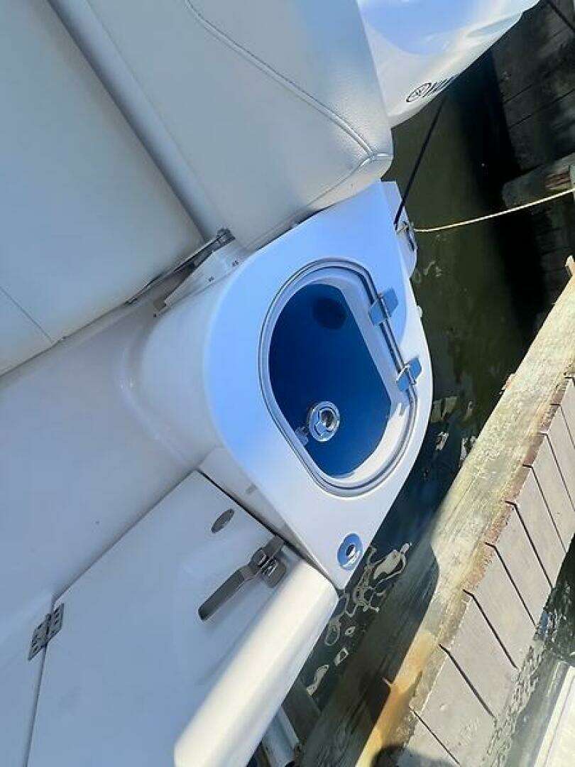 2019 Regal 33 SAV - Image 10