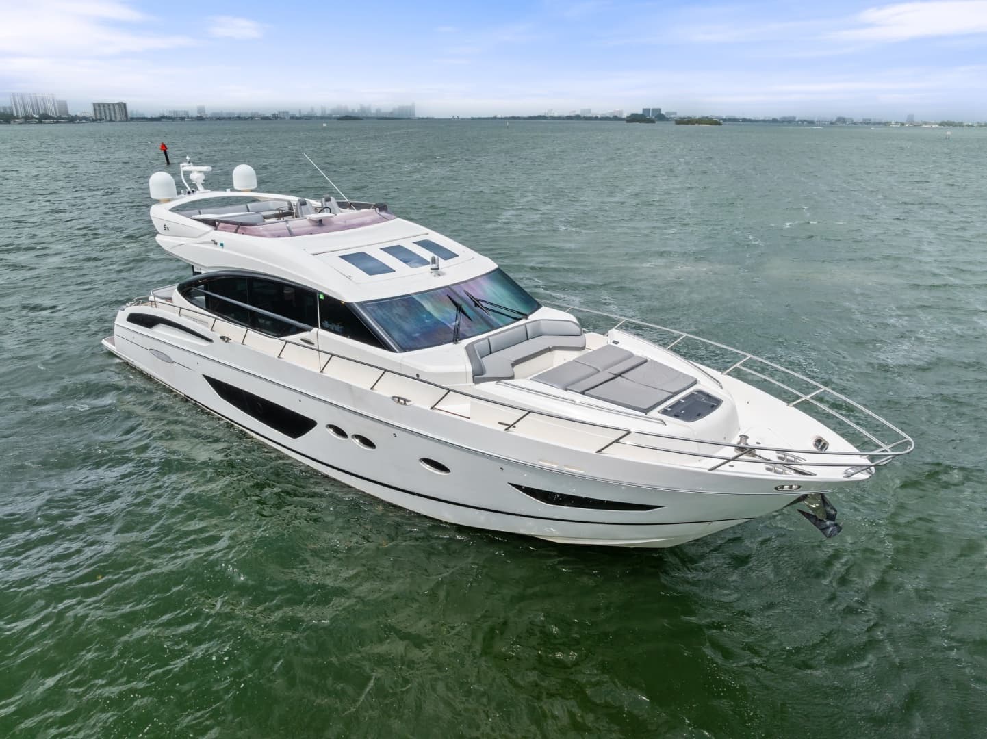 2014 Princess S72 - Image 12