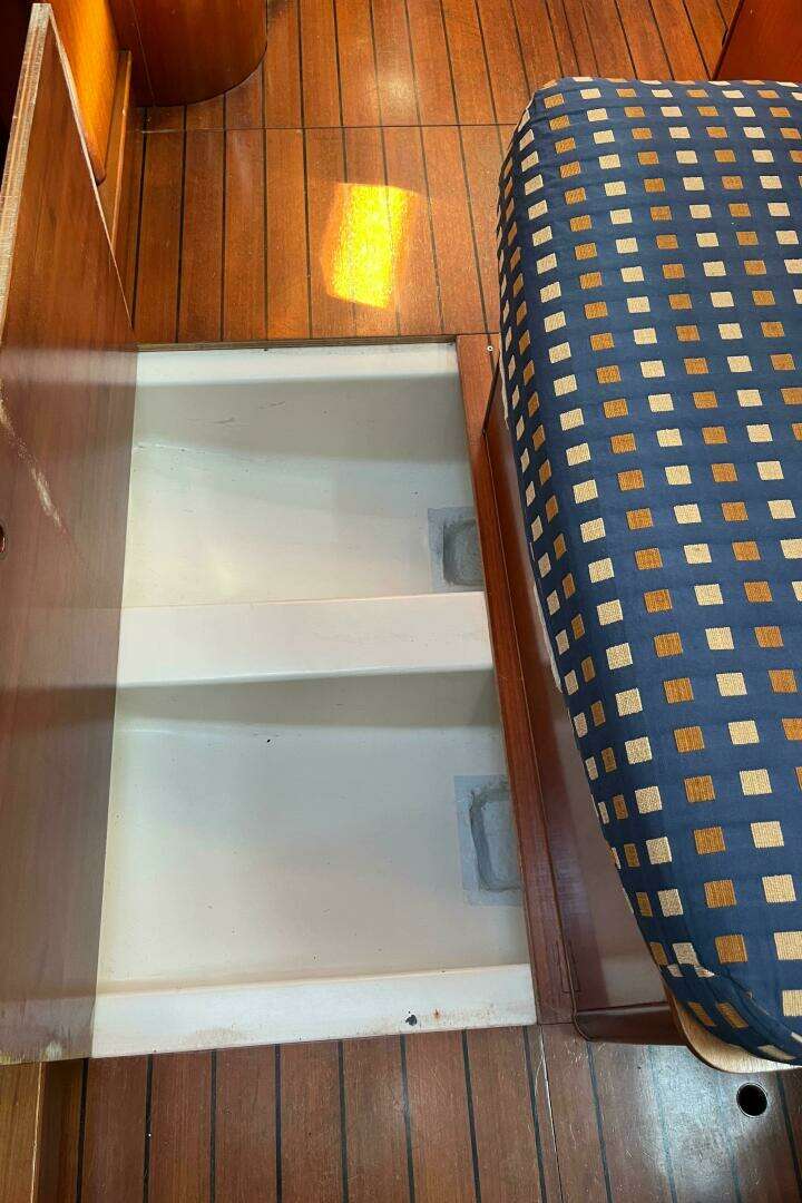 2001 Beneteau 393 - Image 40