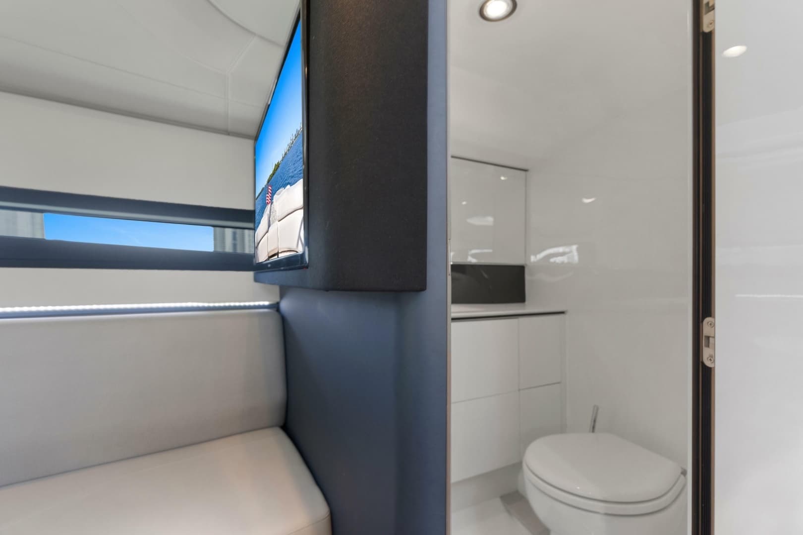 2020 Princess R35 - Image 28