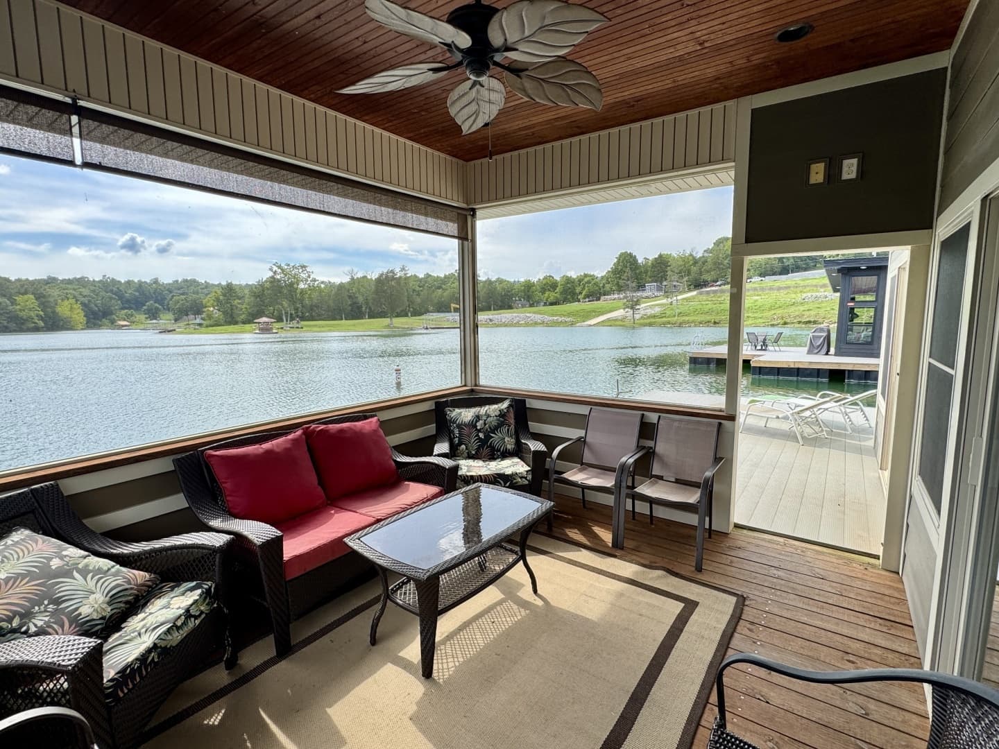 2010 Custom Floating Cabin - Approx 1340sqft - Image 53