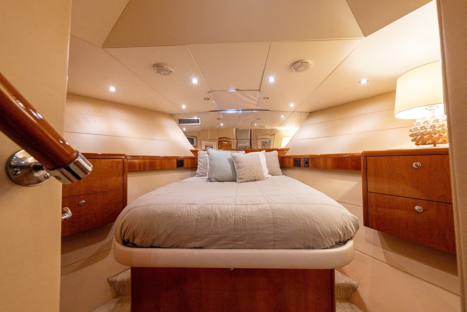 2004 Hatteras Sport Deck - Image 22