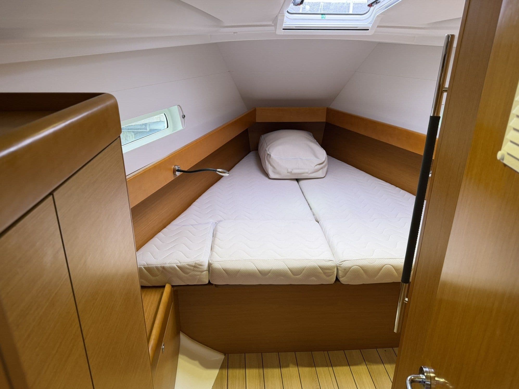 Jeanneau Sun Odyssey 41 DS Forward Cabin
