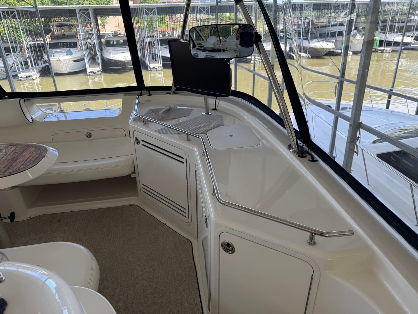 2005 Sea Ray 550 SEDAN BRIDGE - Image 14
