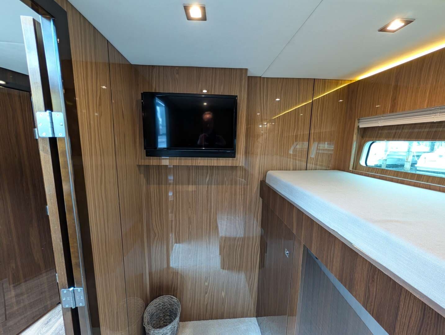 2022 Cruisers Yachts 54 Cantius - Image 44
