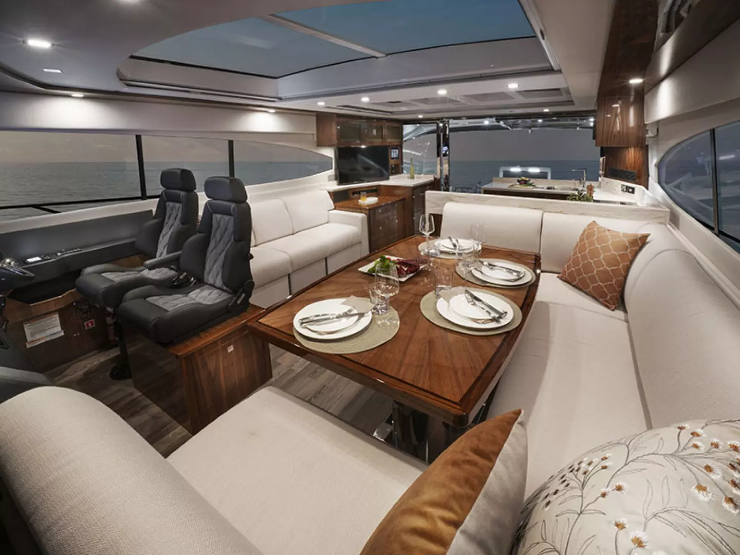 2026 Riviera 6000 Sport Yacht Platinum Edition - Image 7