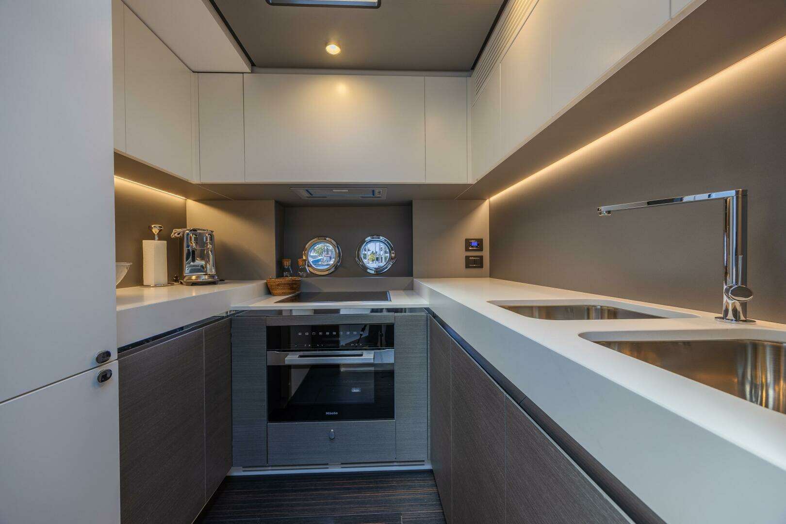 2023 Azimut S8 - Image 44