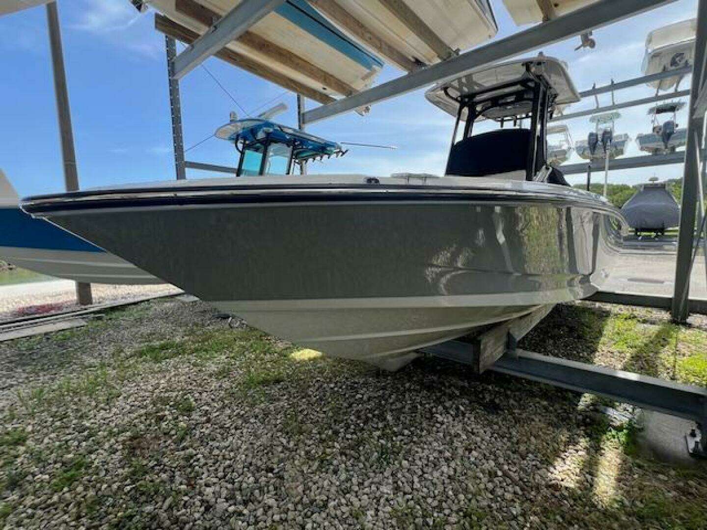 2023 Boston Whaler 250 Dauntless - Image 20