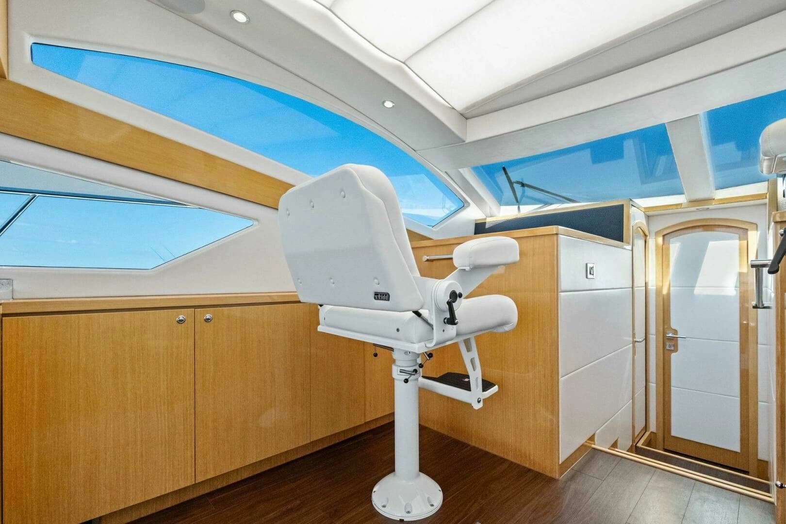 2018 Mares 47 Outboard Express Catamaran - Image 22