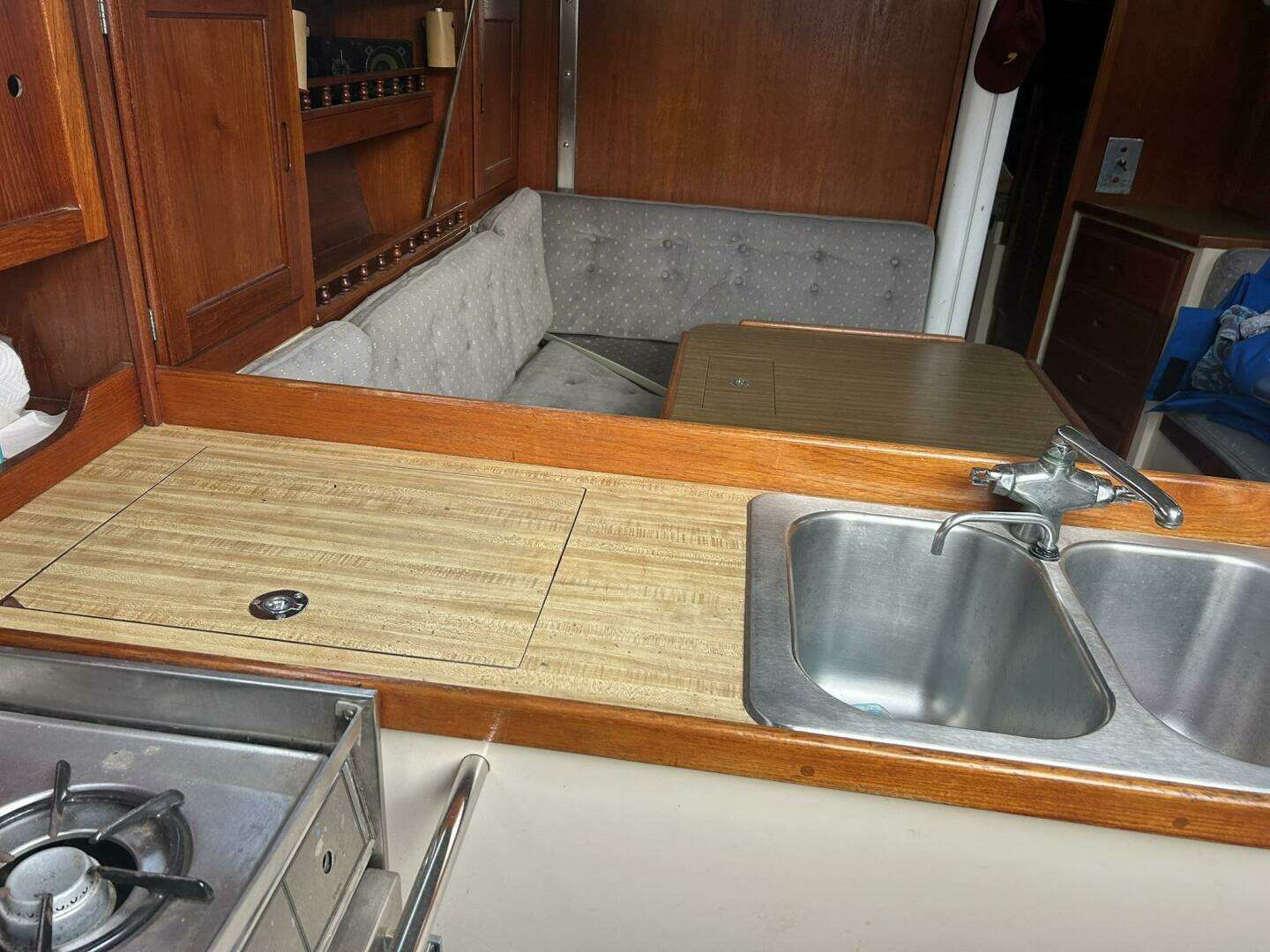 1985 Catalina 36 Tall Rig - Image 35