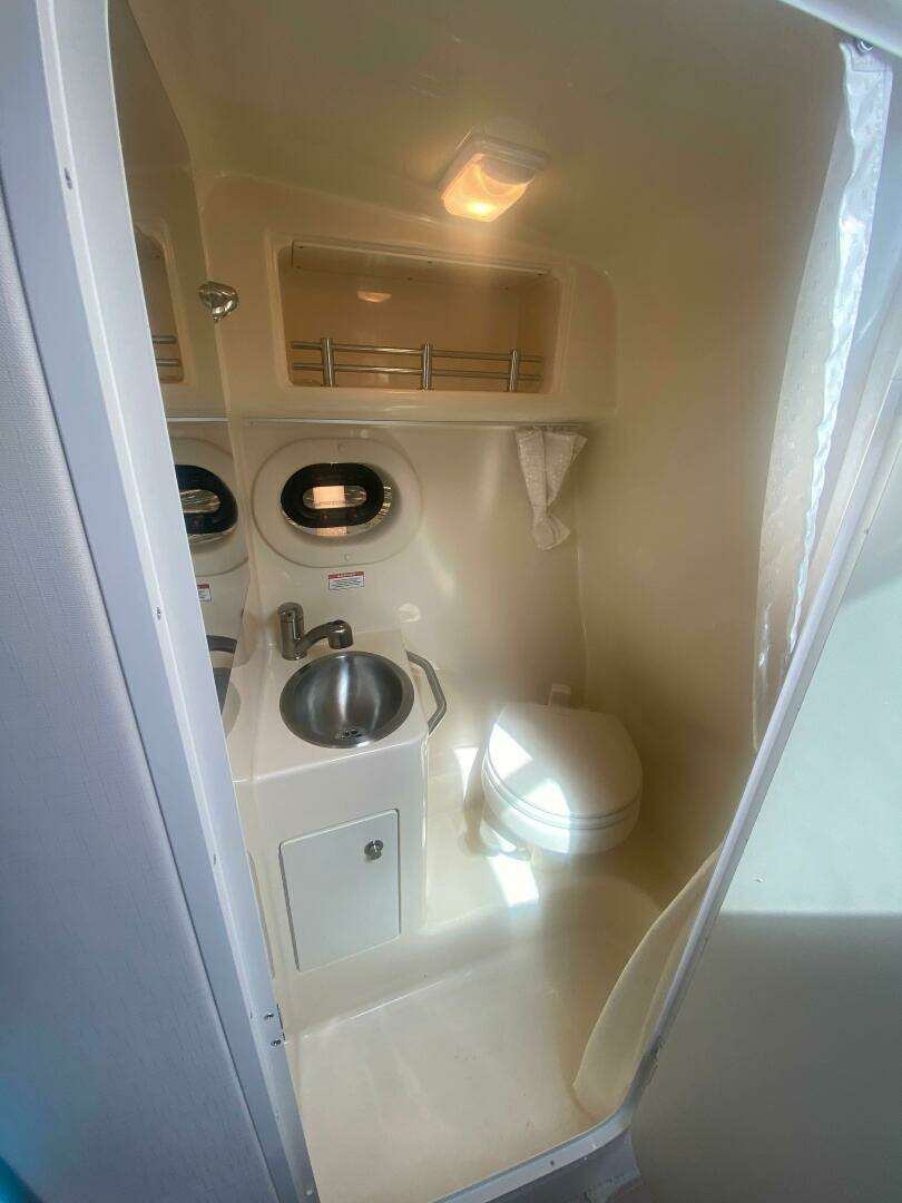 2018 Sea Ray 260 Sundancer - Image 32
