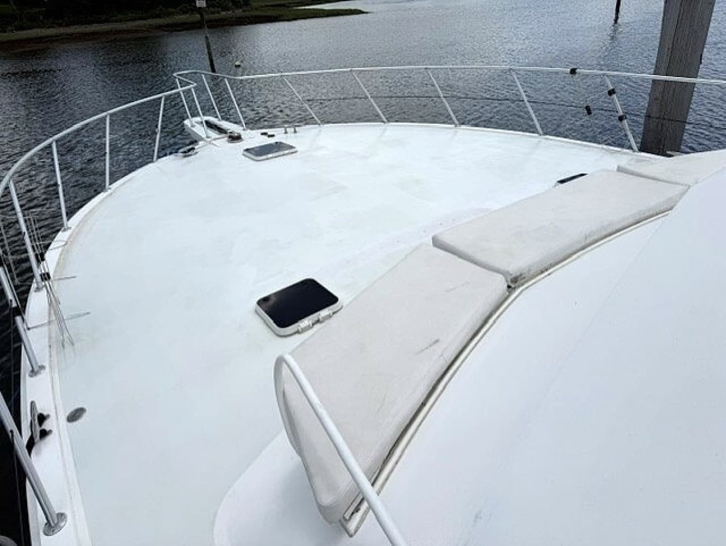 1998 Viking Motor Yacht - Image 9