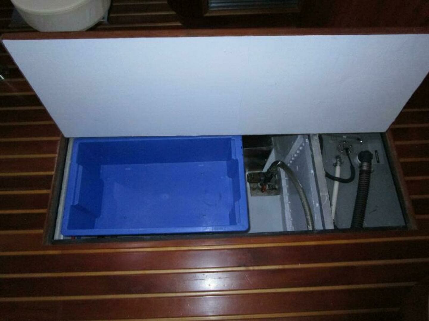 2003 Tiara Yachts 5200 Express - Image 23