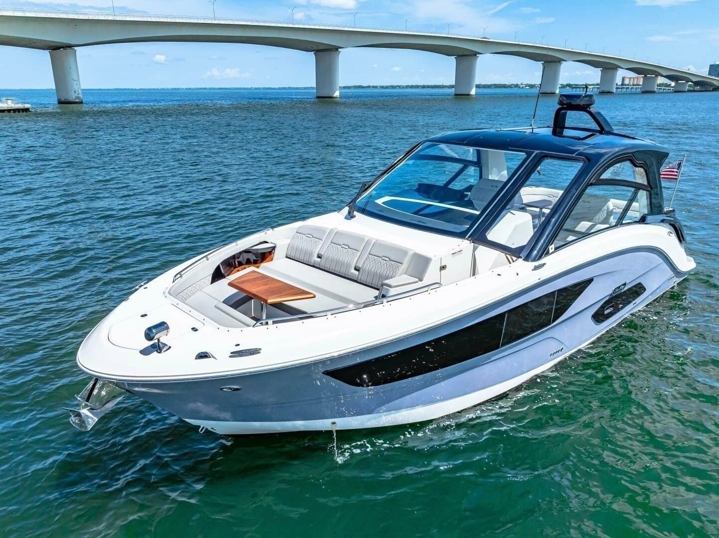 2022 Sea Ray 370 Sundancer - Image 51