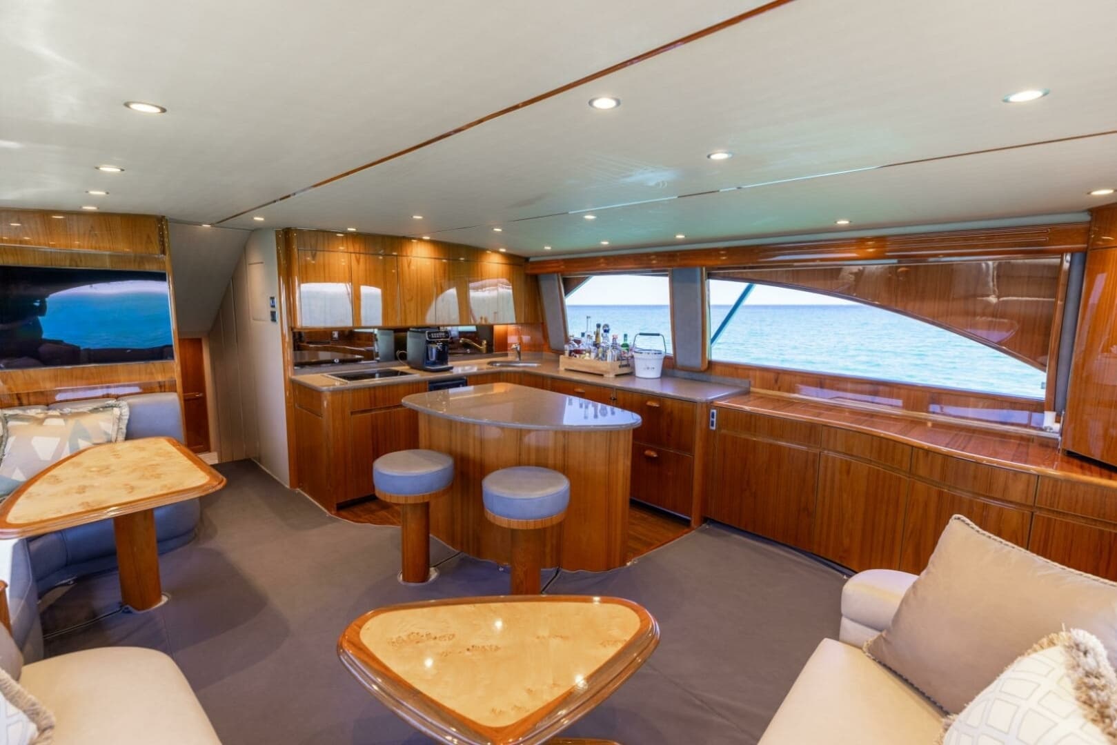 2015 Viking 62 Convertible - Image 9