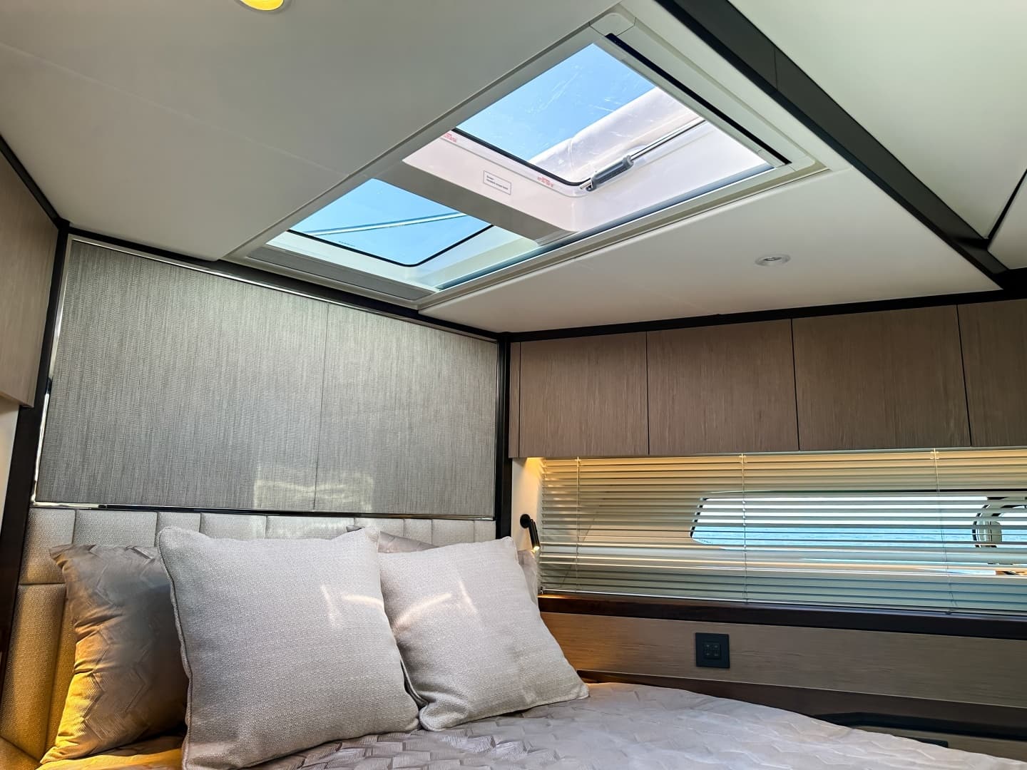 2024 Sunseeker 55 Manhattan - Image 65