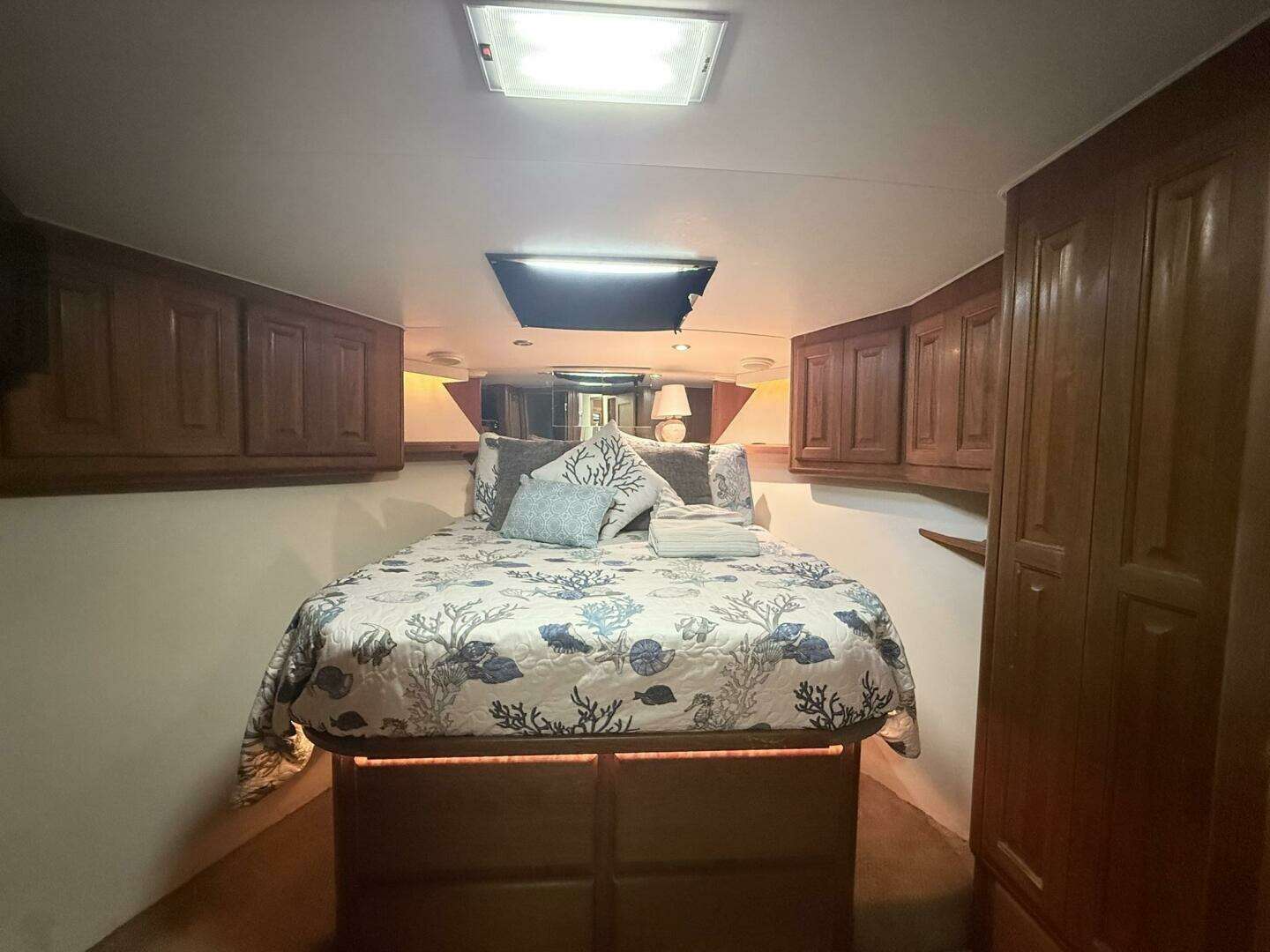 1992 Viking 50 Convertible - Image 26