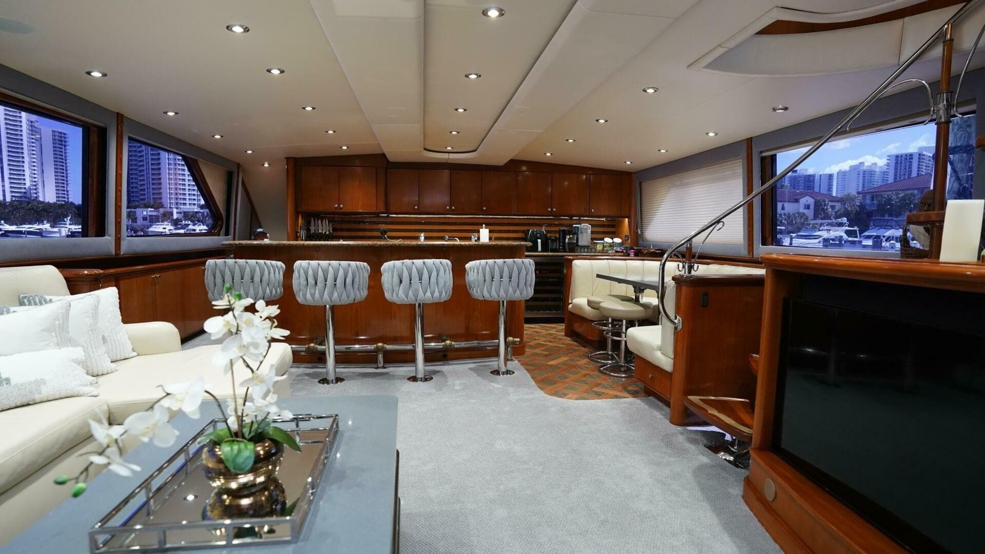2005 Sea Force IX Enclosed Flybridge - Image 3