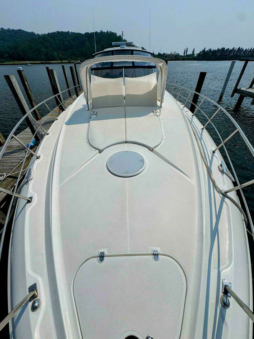 2005 Cruisers Yachts 540 Express - Image 18