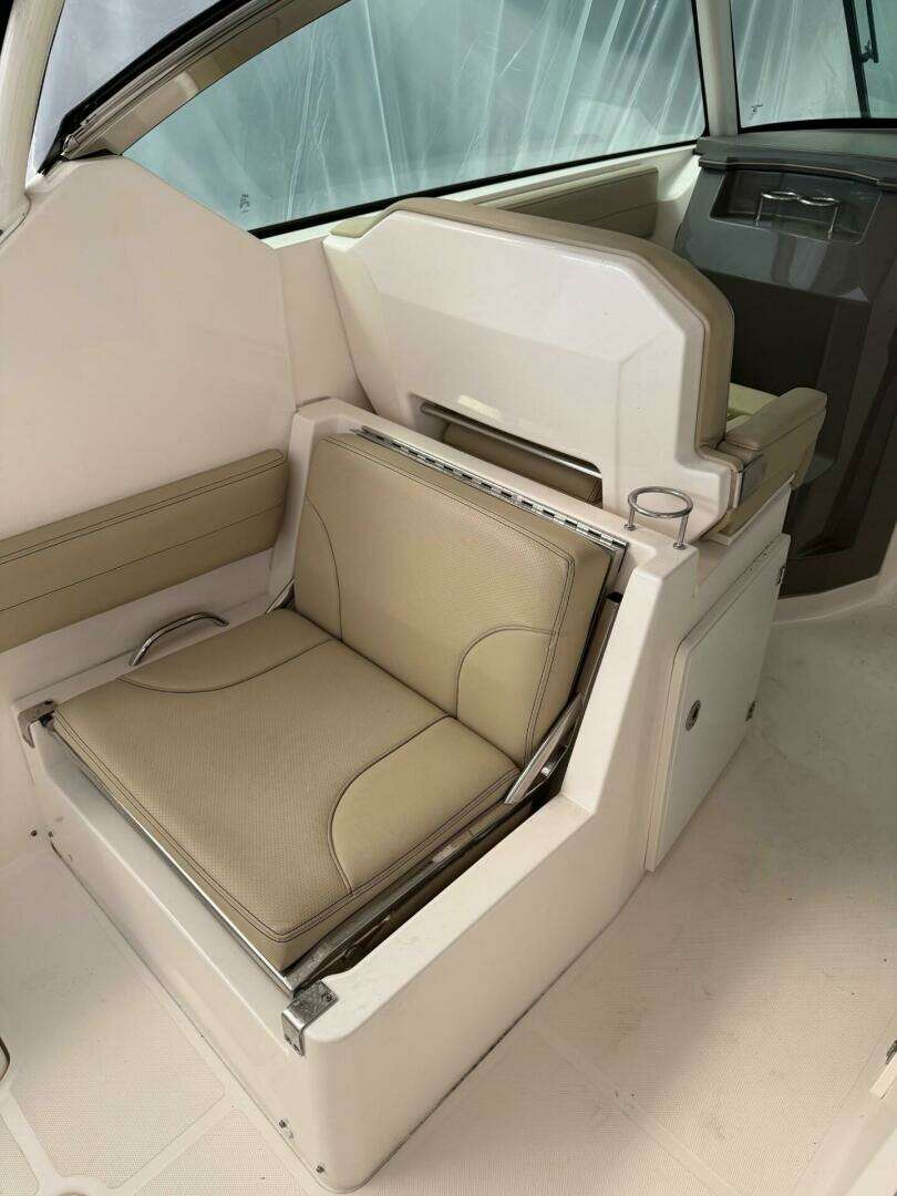 2017 Pursuit DC 295 - Image 17