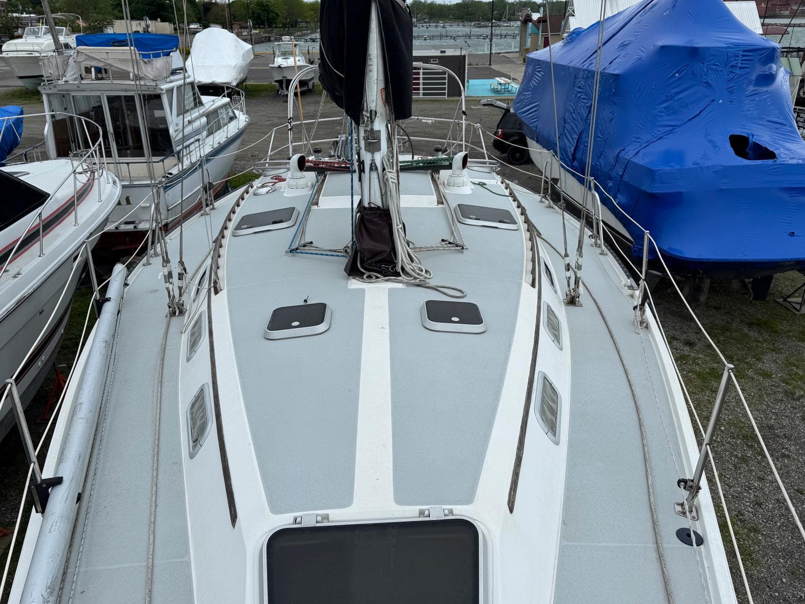 1989 Catalina 42 MkII sailboat deck view, docked among other boats.