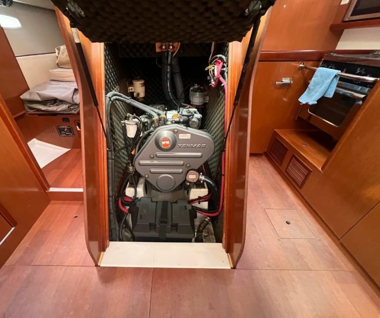 2011 Beneteau Oceanis 40 - Image 19