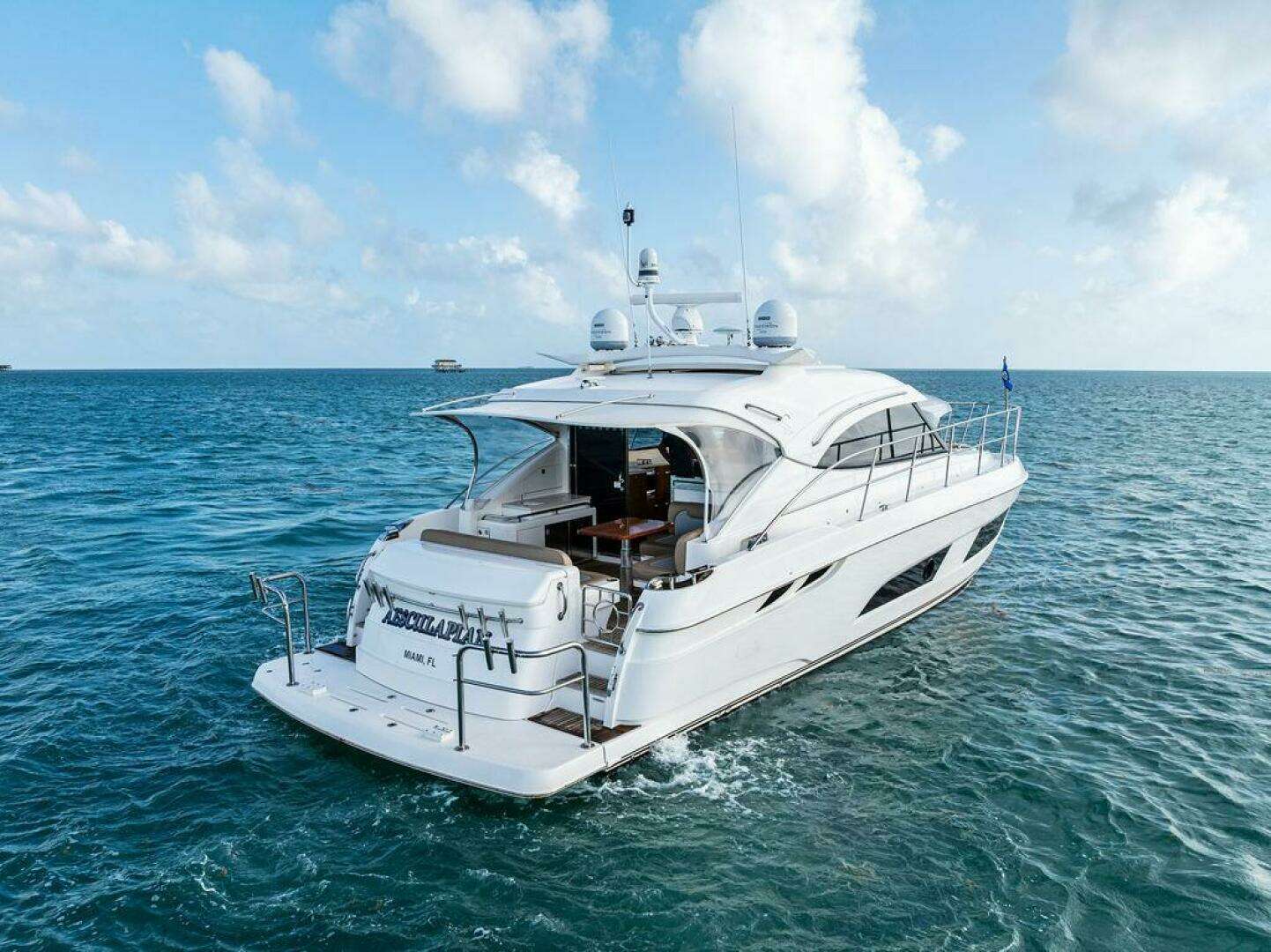 2018 Riviera 4800 Sport Yacht - Image 3