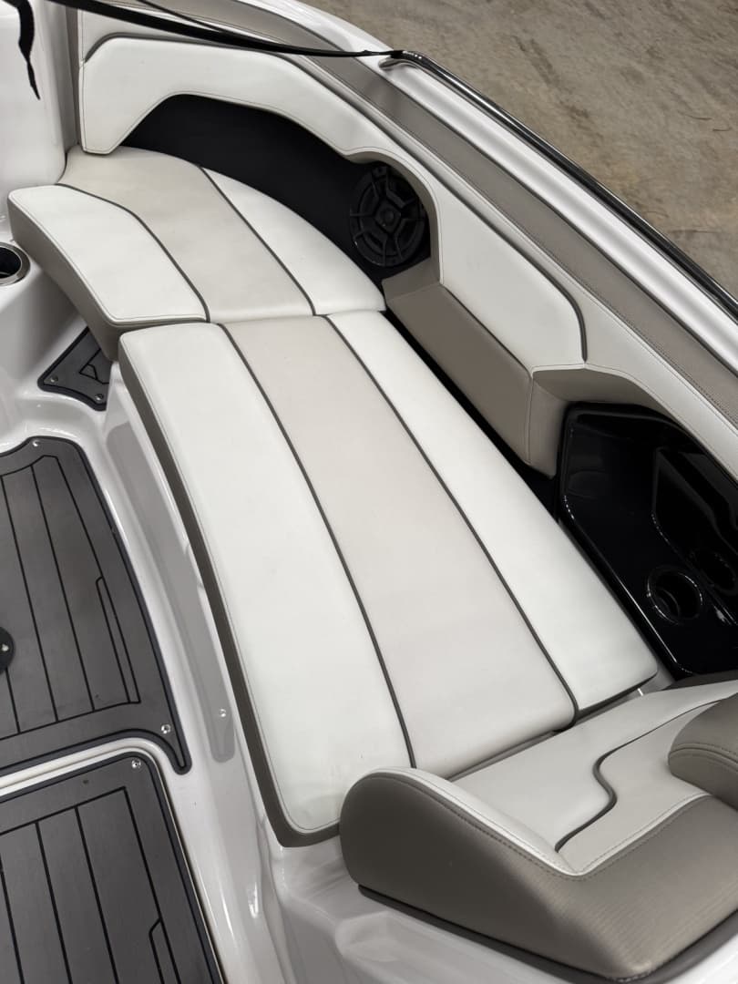 2018 Yamaha Boats 212 Limited S - Image 5