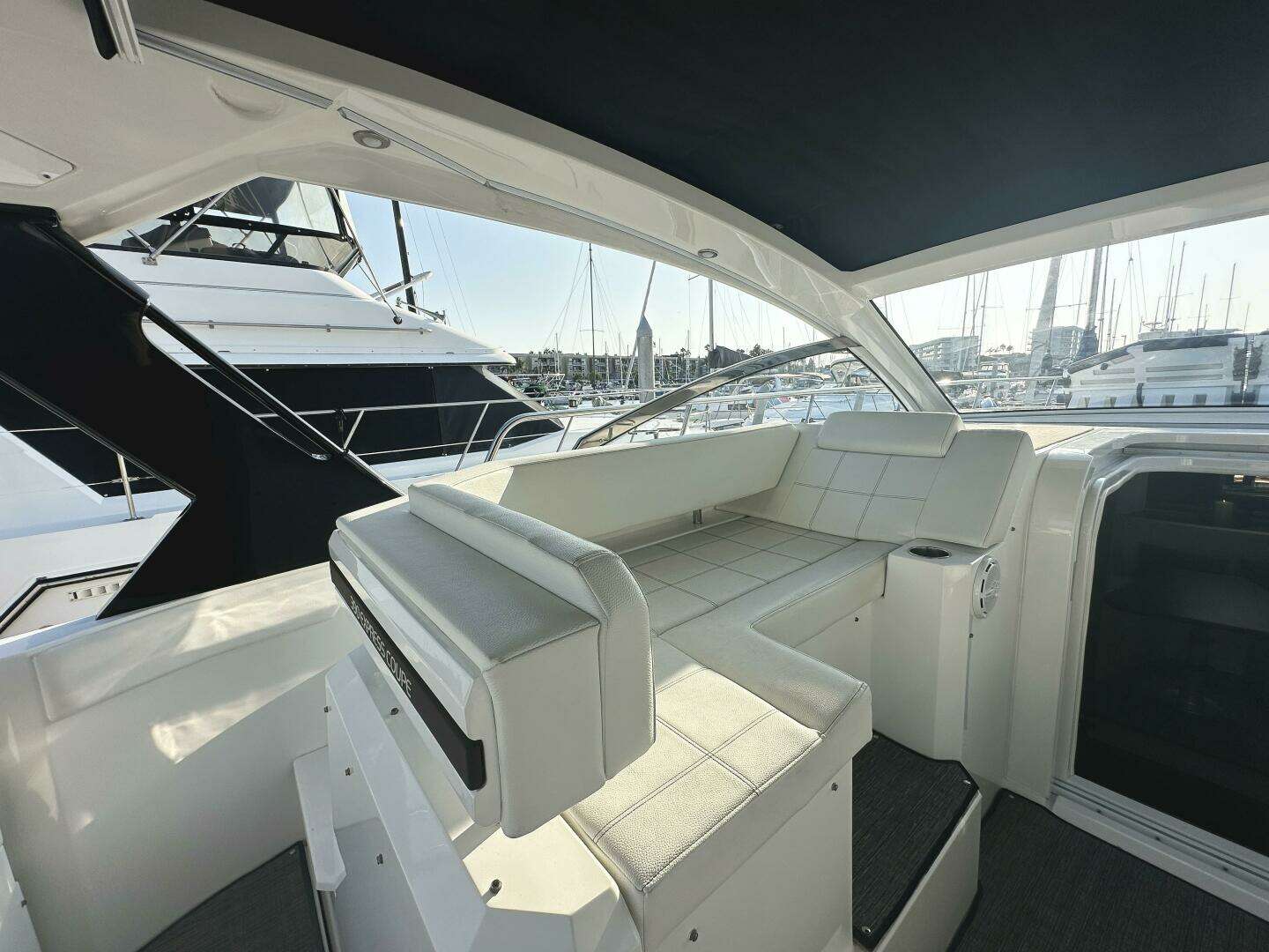 2017 Cruisers Yachts 390 Express Coupe - Image 49