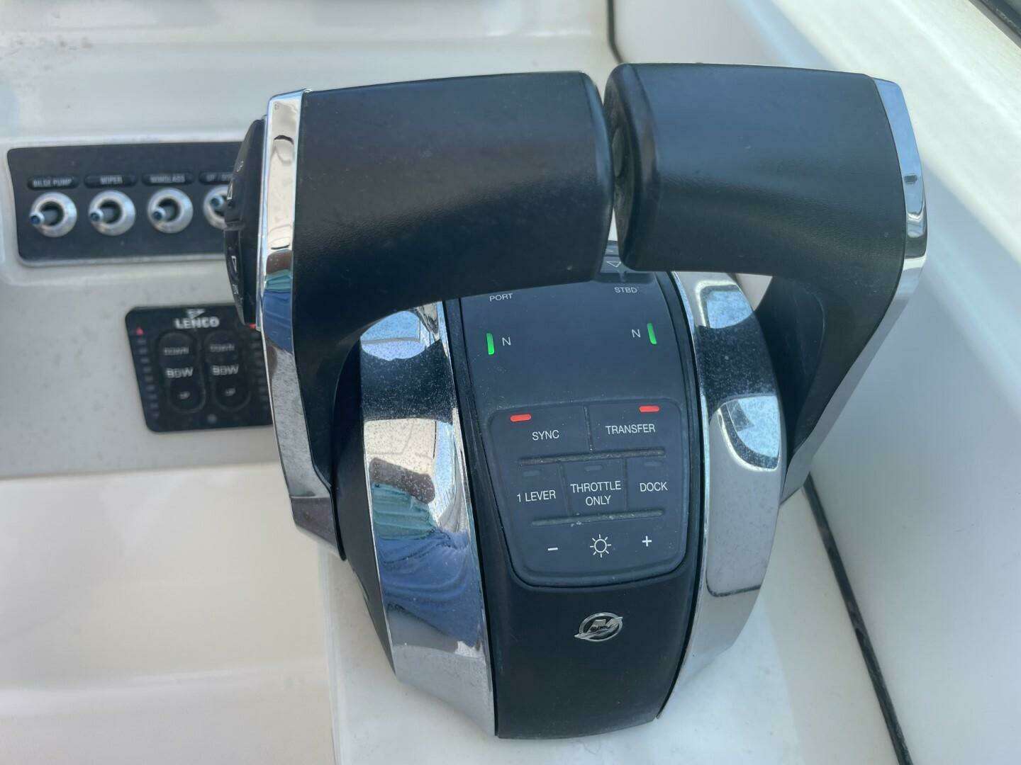 2016 Boston Whaler 270 Vantage - Image 31