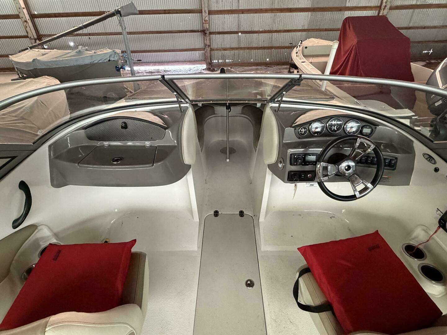 2019 Stingray 208 LS - Image 20