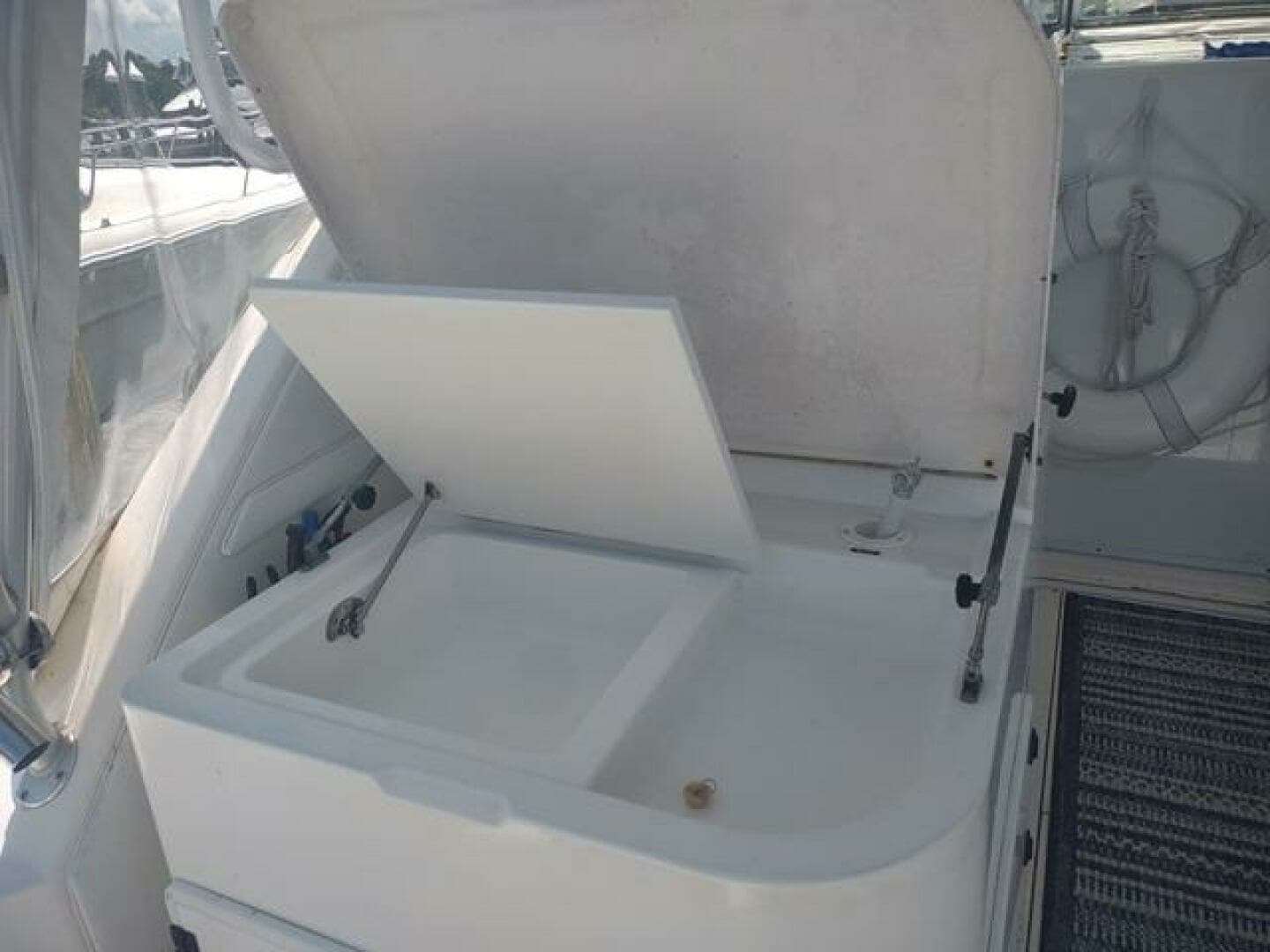 1996 Wellcraft 3300 Coastal - Image 23