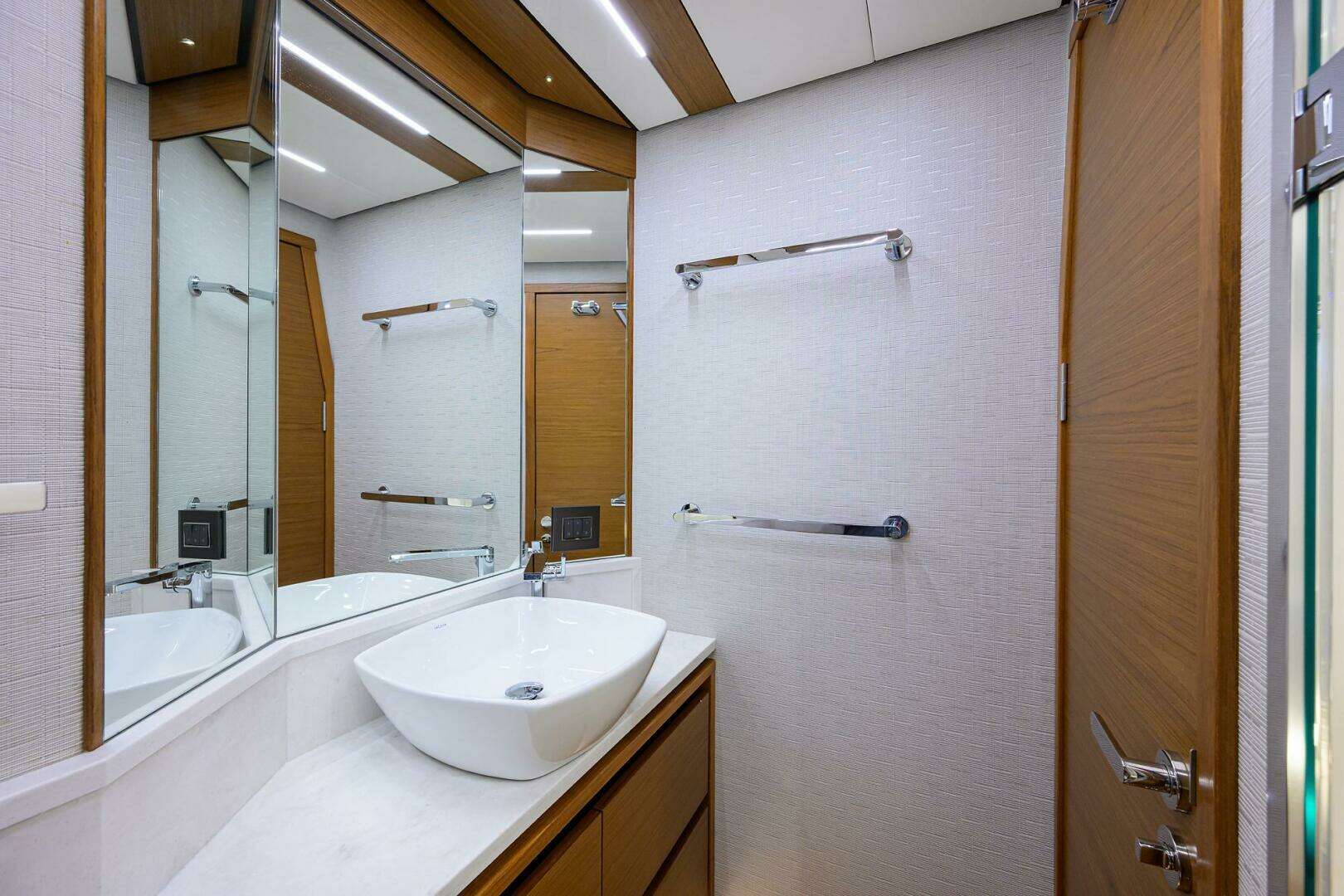 2023 Tiara Yachts C49 - Image 24