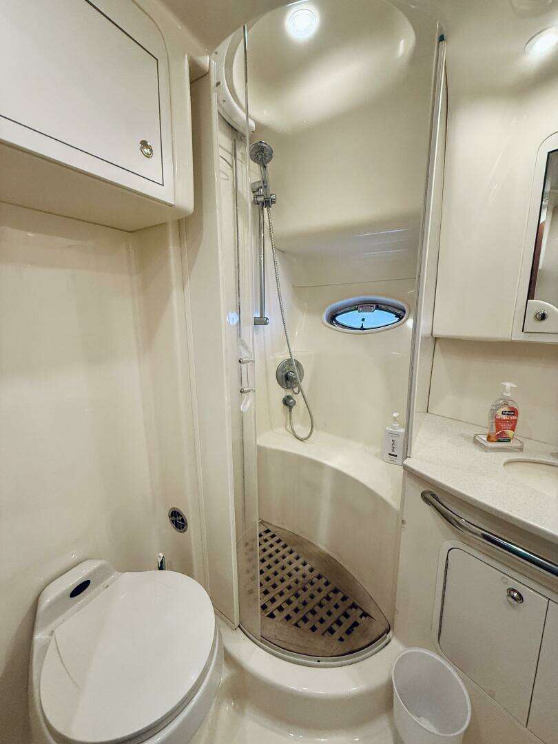 2003 Sea Ray 480 Motor Yacht - Image 41