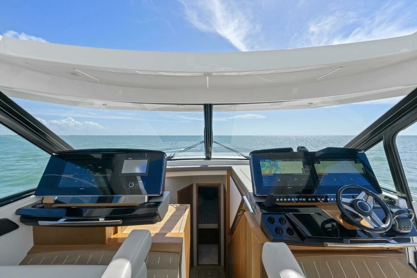 2023 Tiara Yachts EX 60 - Image 2