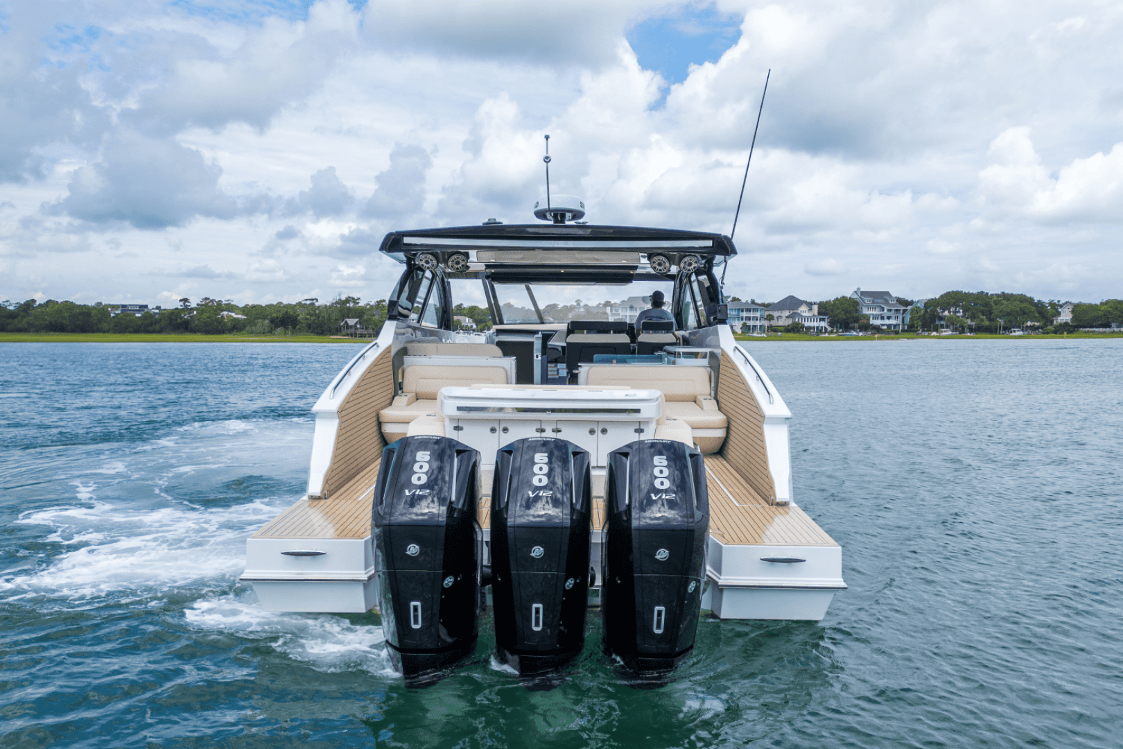 2026 Cruisers Yachts 50GLS OB - Image 13