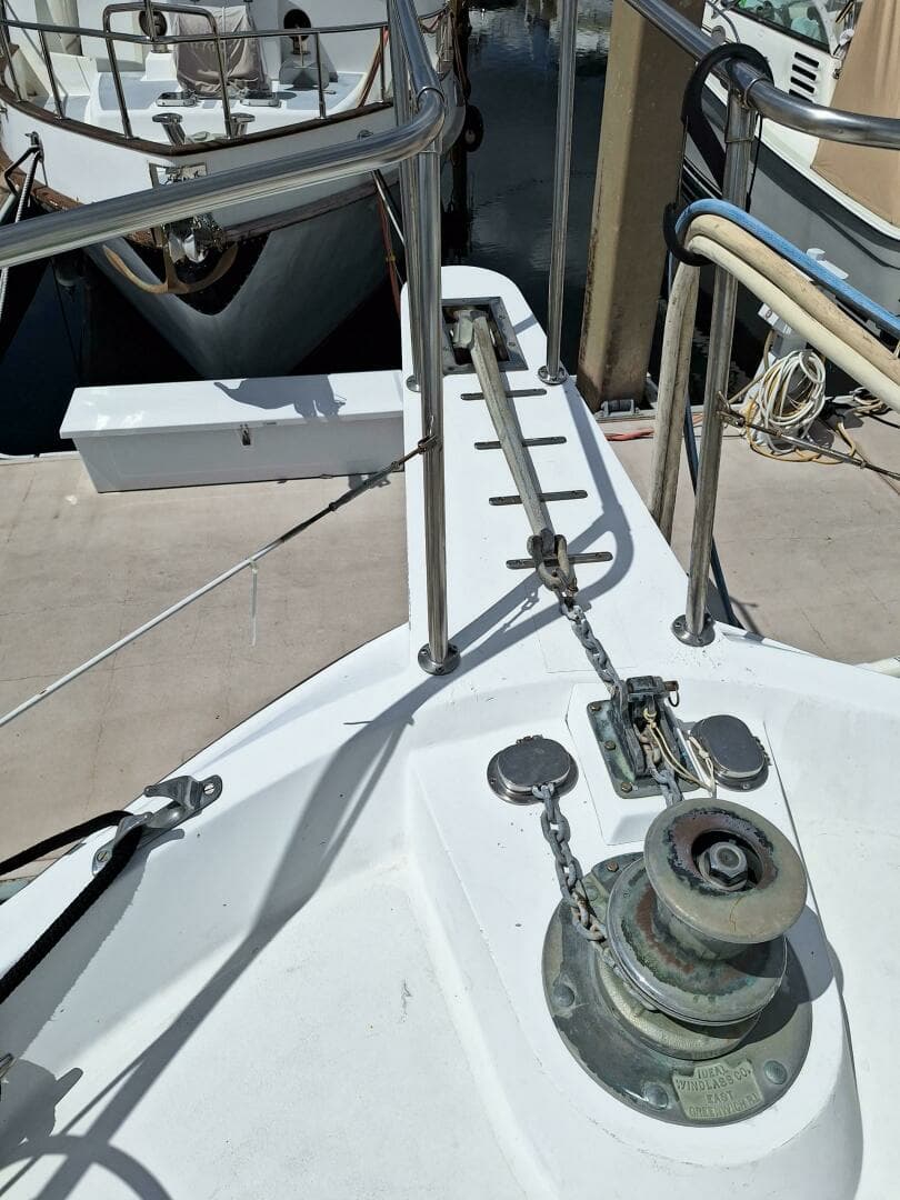 1988 Viking Motor Yacht - Image 35