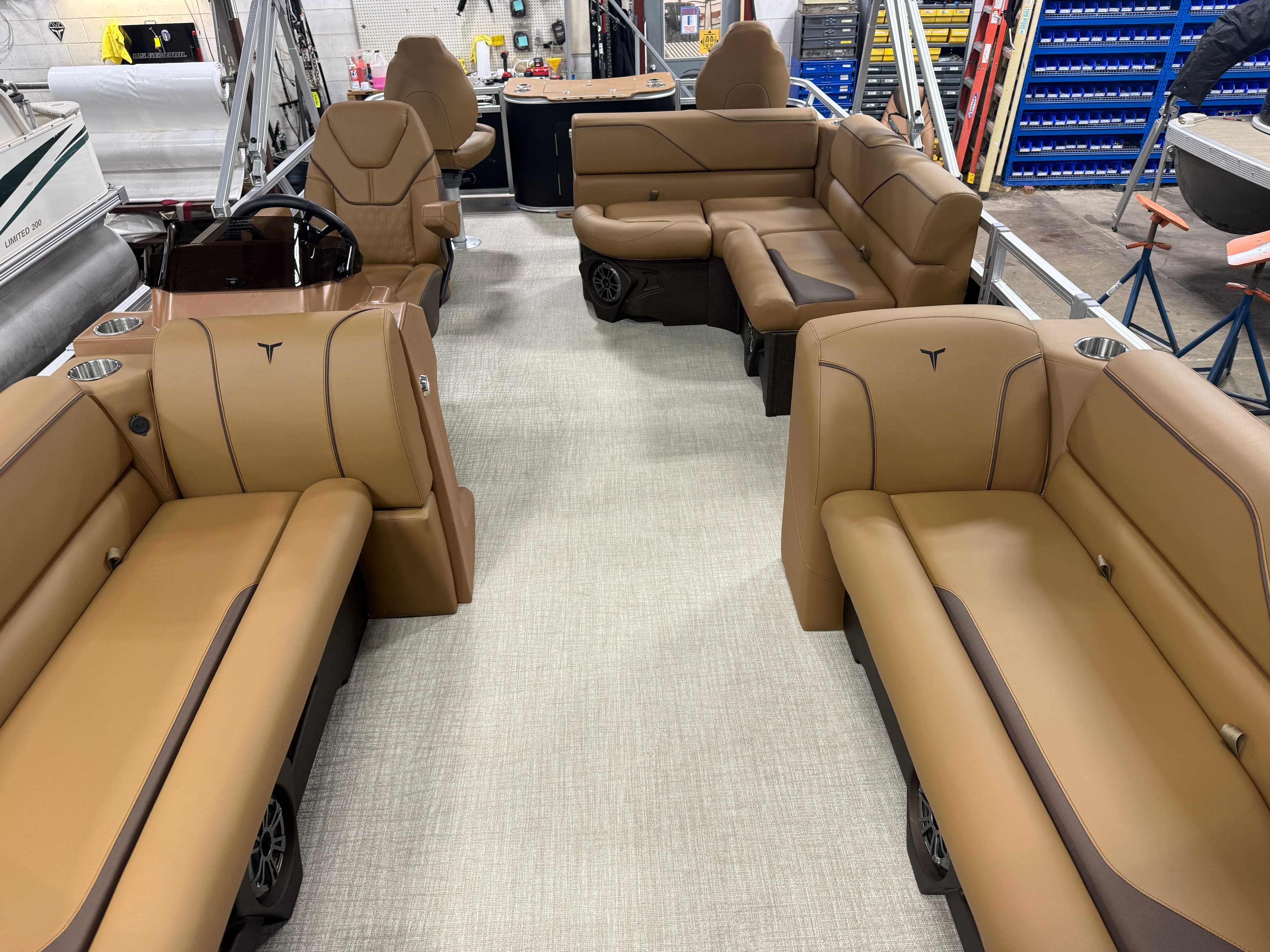 2026 Tahoe Sport Rear Fish 2185 & 4-Stroke $32995 - 2