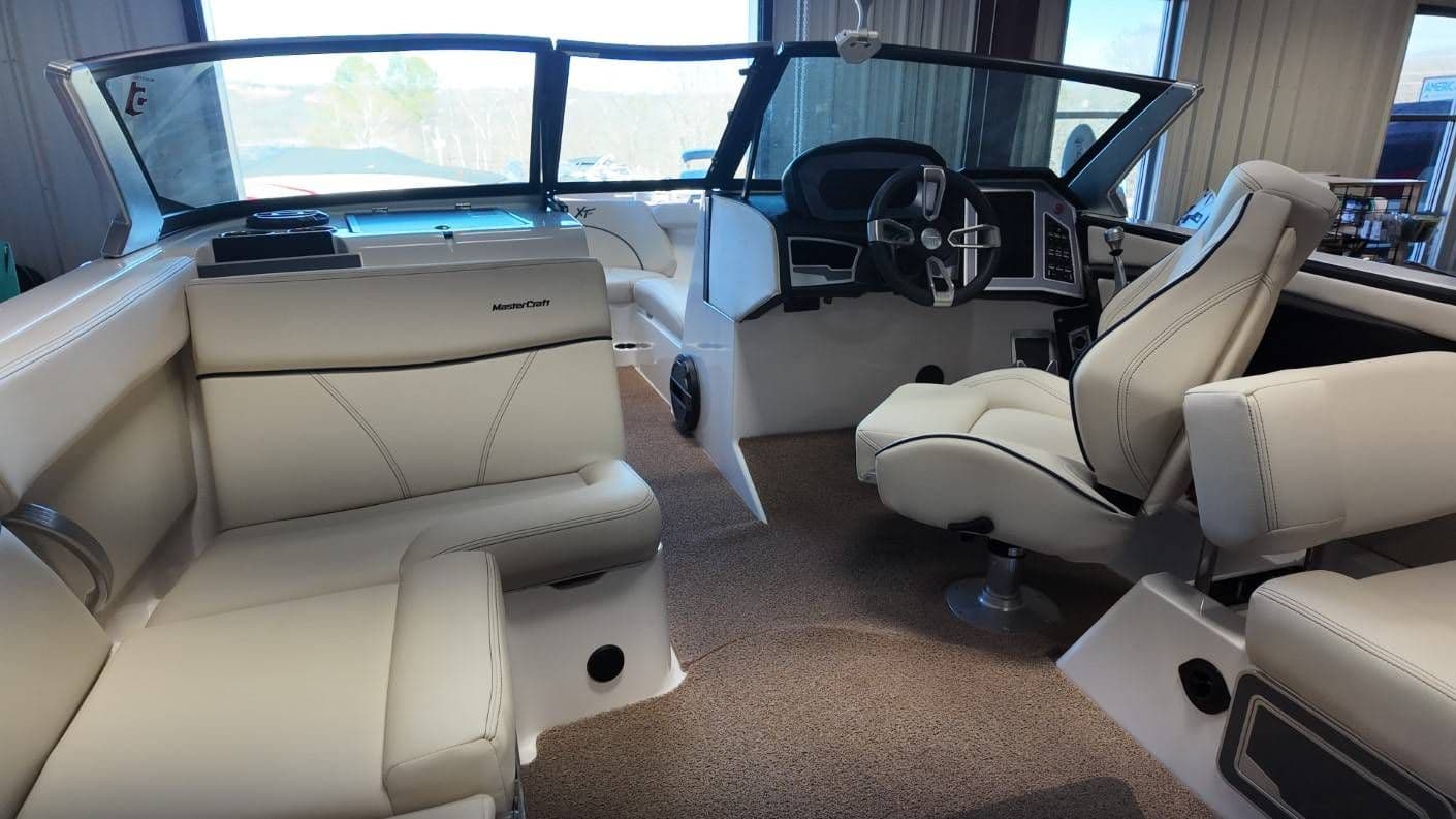 2022 MasterCraft XT25 - 10