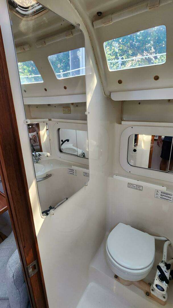 1995 Catalina 320 - Image 30