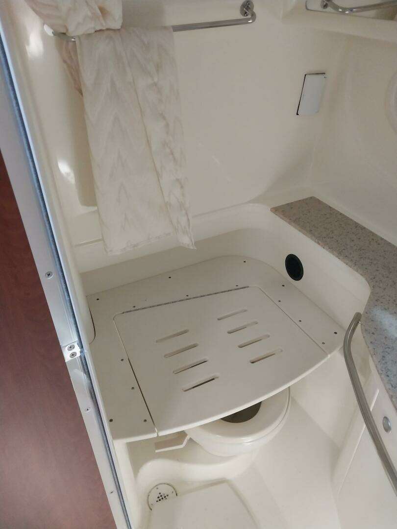 2011 Monterey 340 Sport Yacht - Image 16