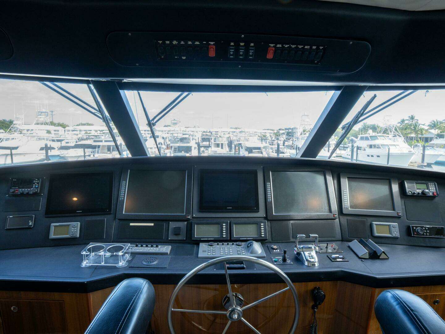 2005 Viking 74 Enclosed Bridge - Image 18