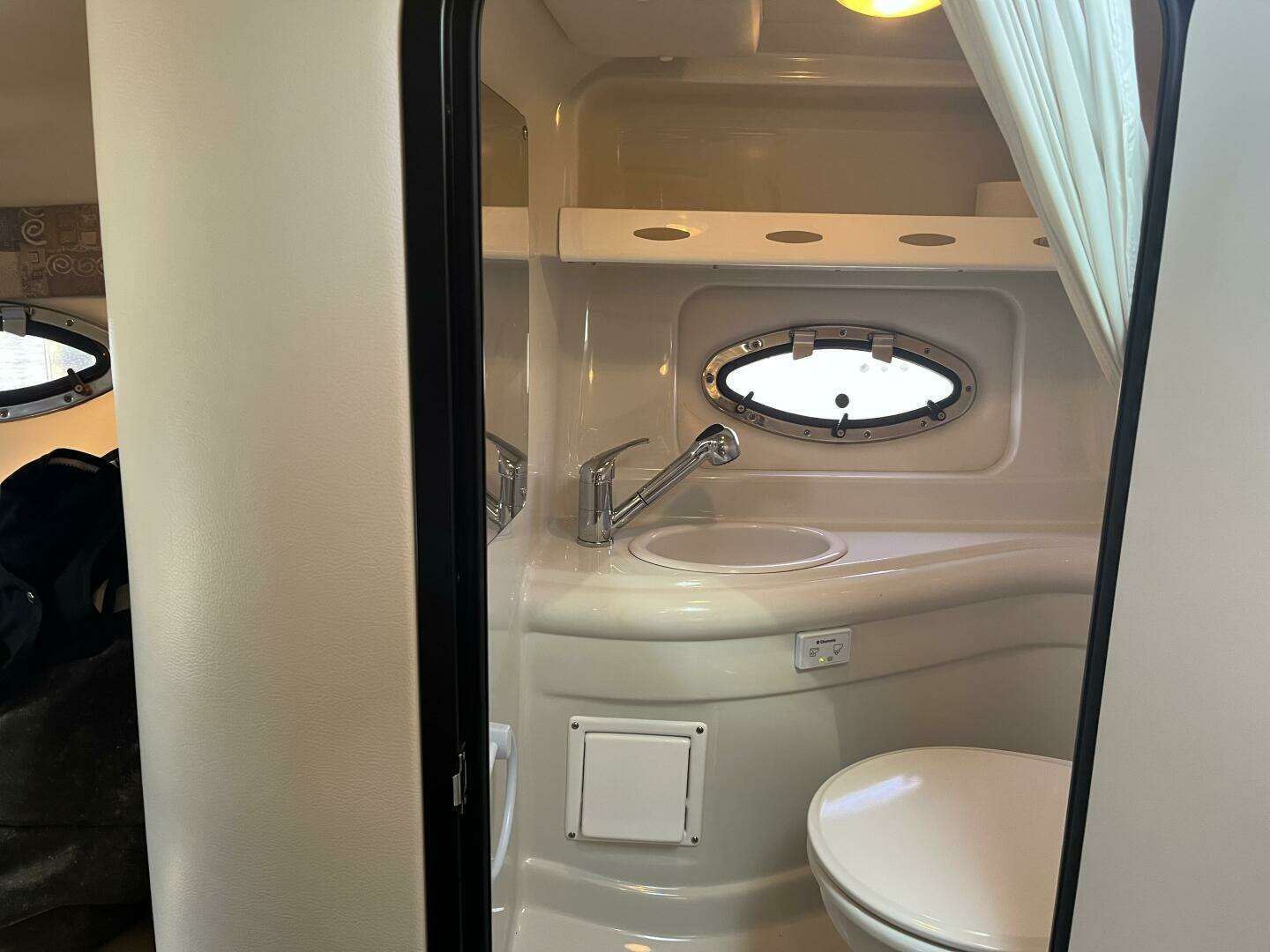 2011 Crownline — - Image 12