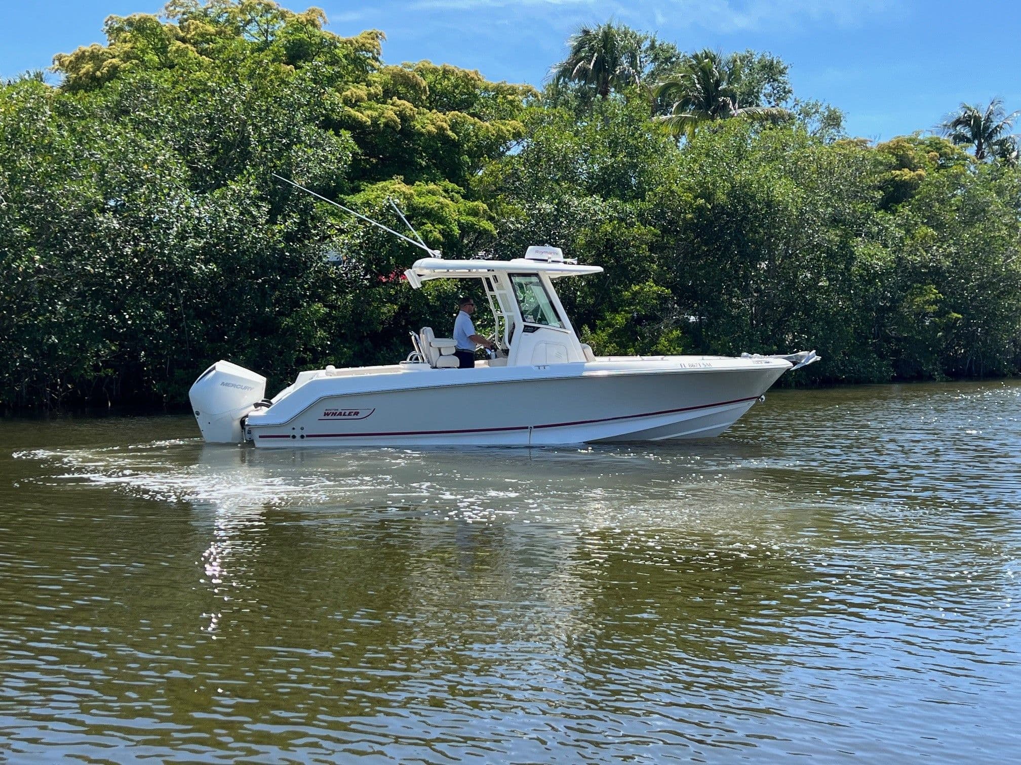 2019 Boston Whaler 250 Outrage - 6