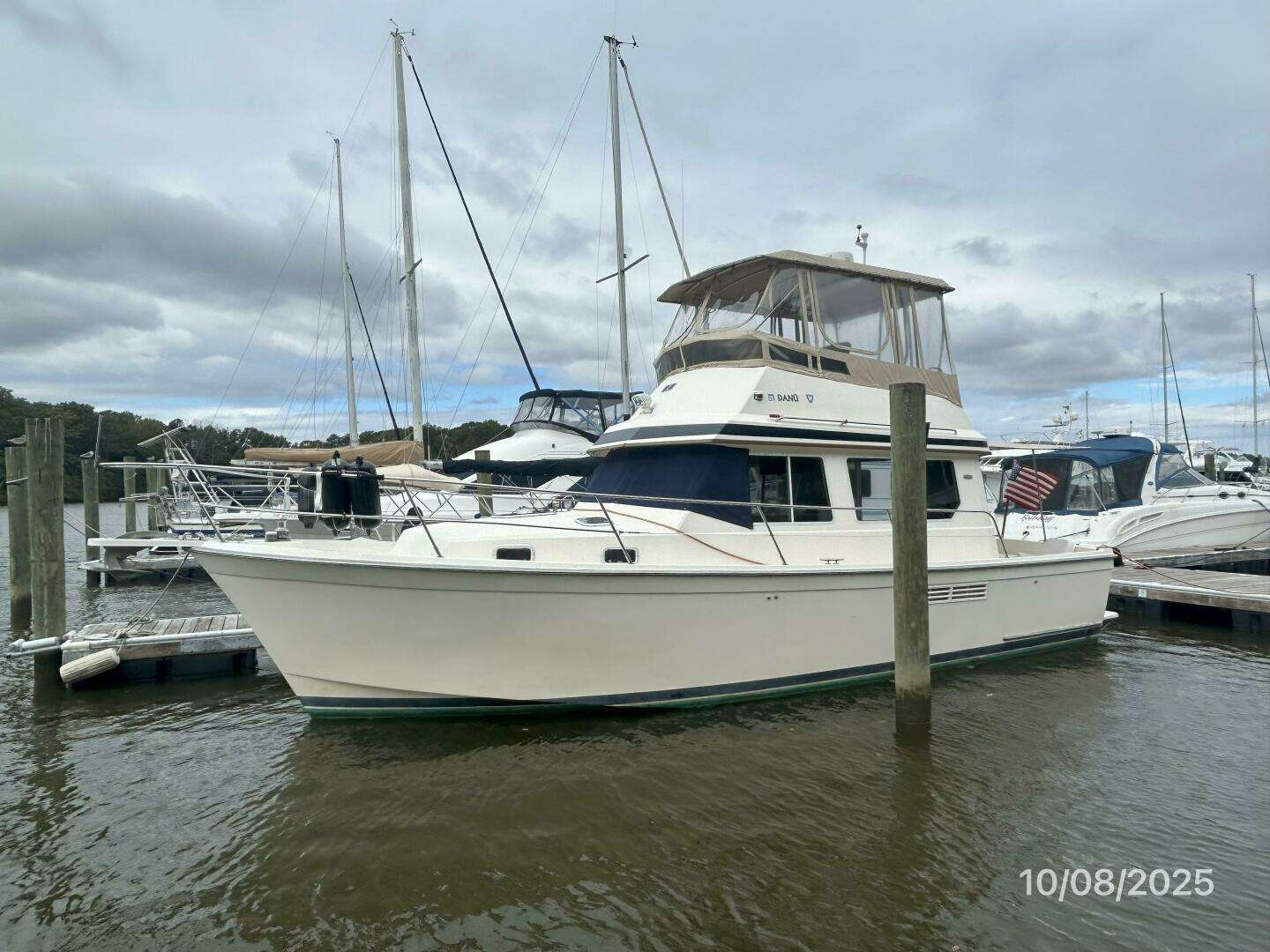 1994 Sabreline Sedan Flybridge - Image 2