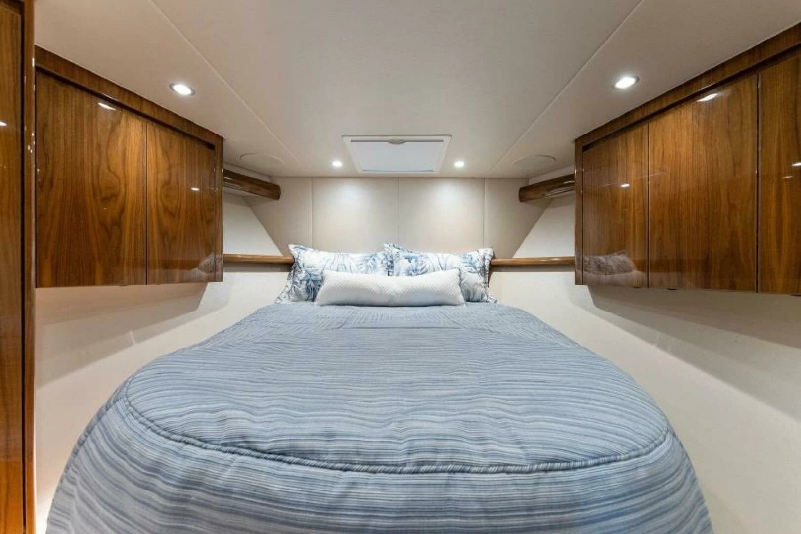 2021 Viking 54 Convertible - Image 6