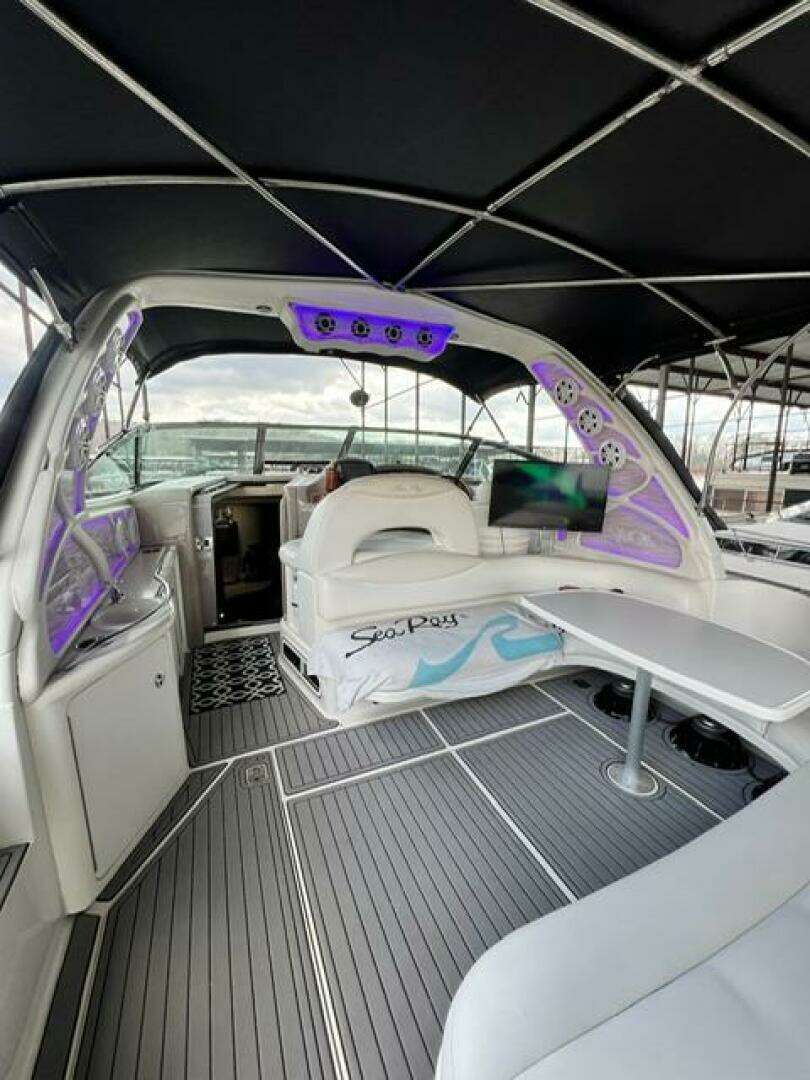 2003 Sea Ray 380 Sundancer - Image 10