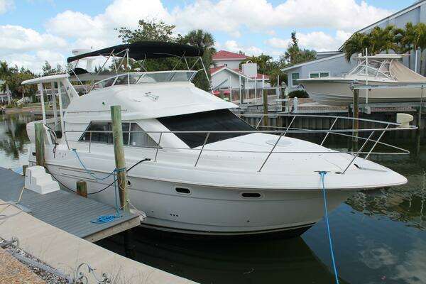 2004 Cruisers Yachts — - Image 1