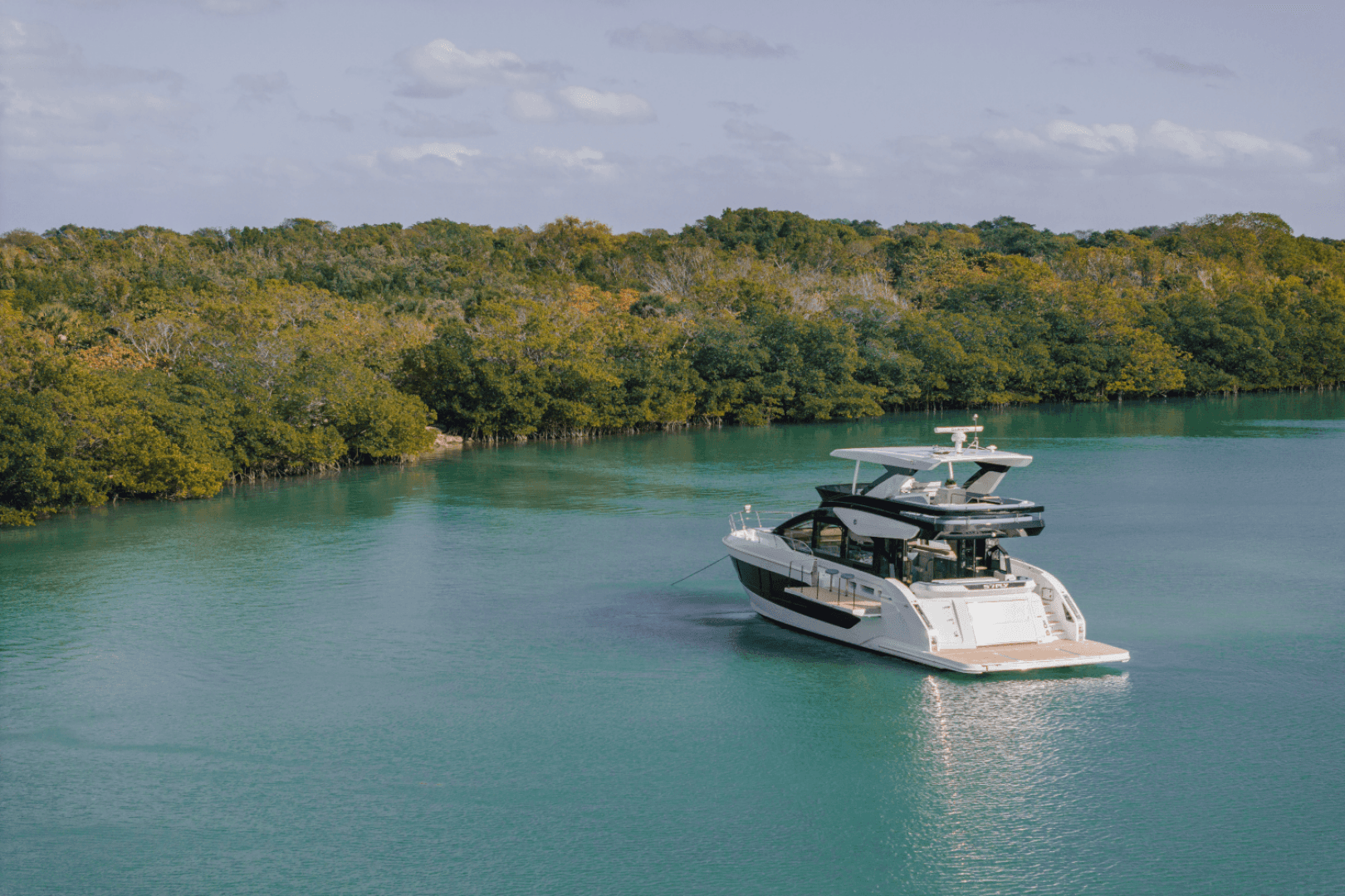 2026 Cruisers Yachts 57 FLY - Image 11